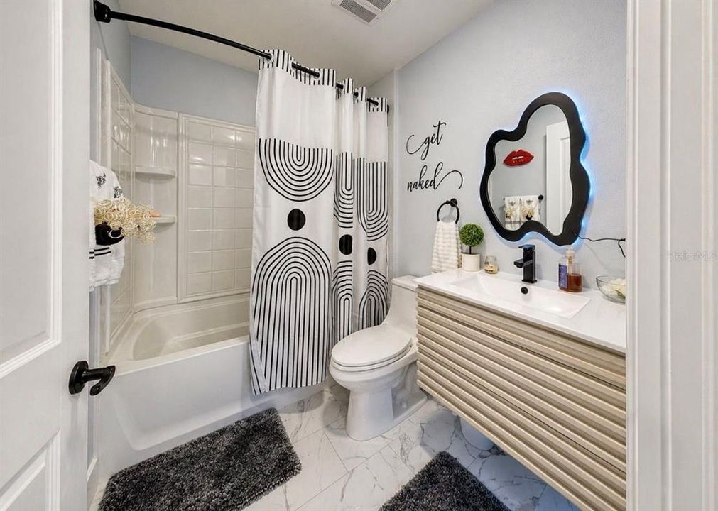 Activo con contrato: $315,000 (3 camas, 2 baños, 1373 Pies cuadrados)