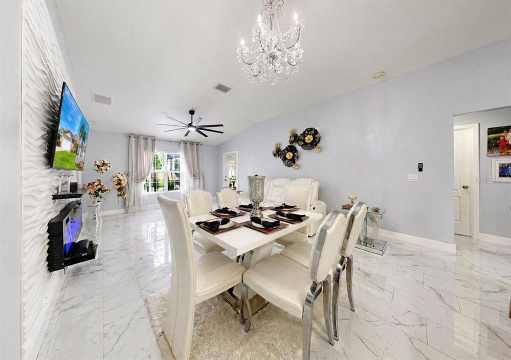 Activo con contrato: $315,000 (3 camas, 2 baños, 1373 Pies cuadrados)