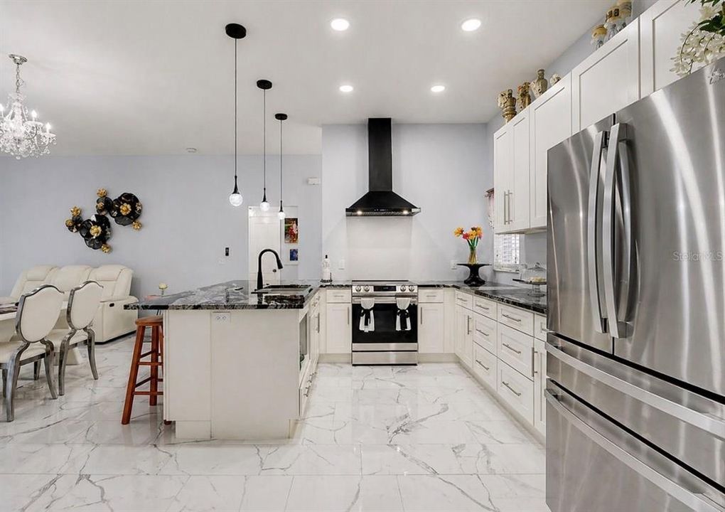 Activo con contrato: $315,000 (3 camas, 2 baños, 1373 Pies cuadrados)