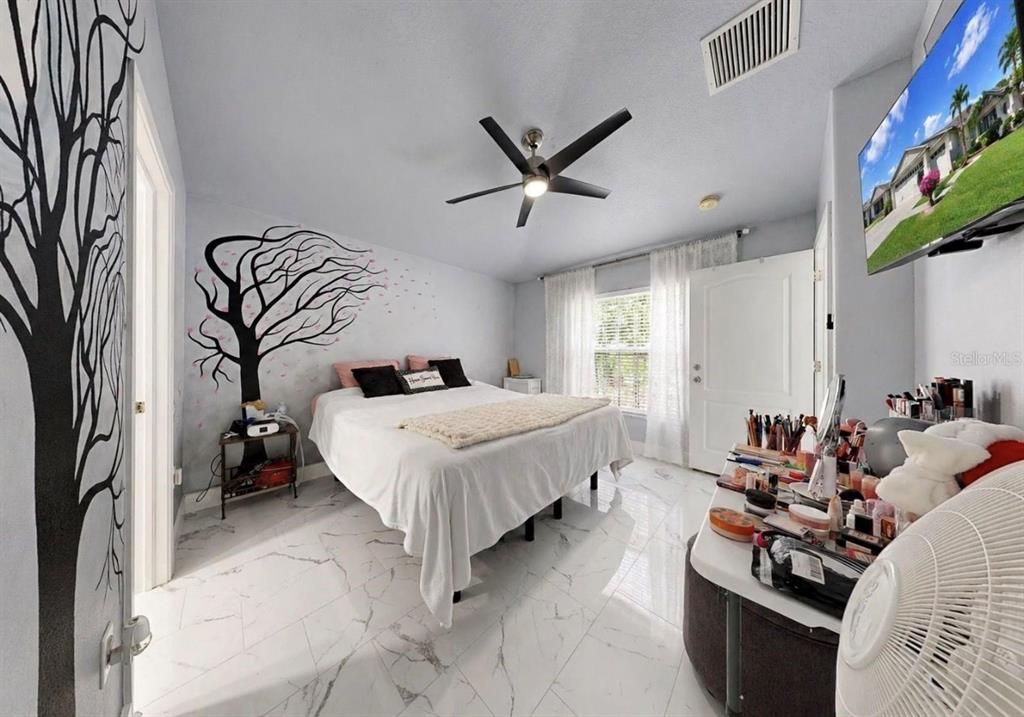 Activo con contrato: $315,000 (3 camas, 2 baños, 1373 Pies cuadrados)