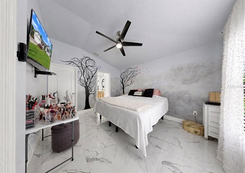 Activo con contrato: $315,000 (3 camas, 2 baños, 1373 Pies cuadrados)