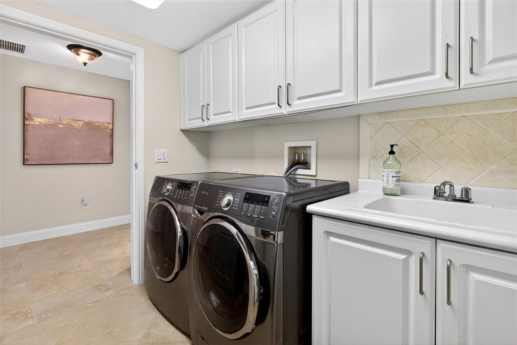 For Sale: $1,400,000 (3 beds, 3 baths, 3147 Square Feet)
