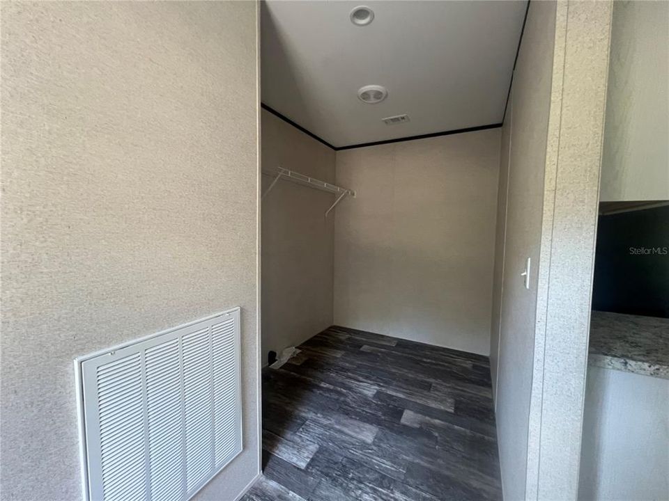 На продажу: $219,900 (3 спален, 2 ванн, 1067 Квадратных фут)