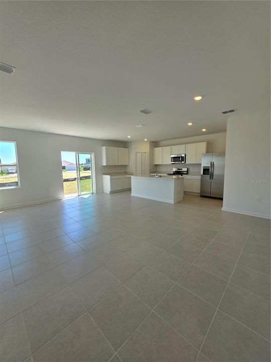 For Rent: $2,200 (5 beds, 2 baths, 2112 Square Feet)