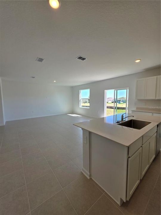 For Rent: $2,200 (5 beds, 2 baths, 2112 Square Feet)