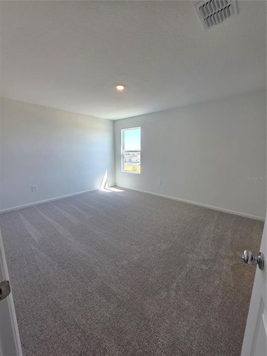 For Rent: $2,200 (5 beds, 2 baths, 2112 Square Feet)