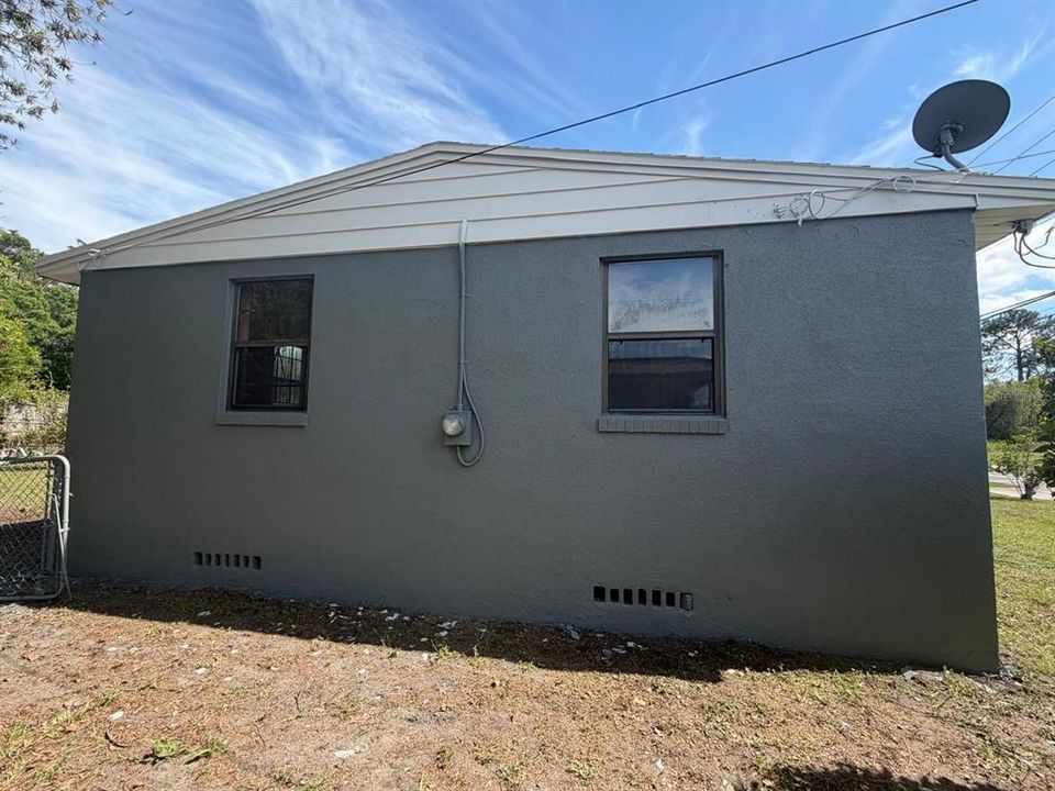 For Sale: $204,500 (3 beds, 1 baths, 1040 Square Feet)