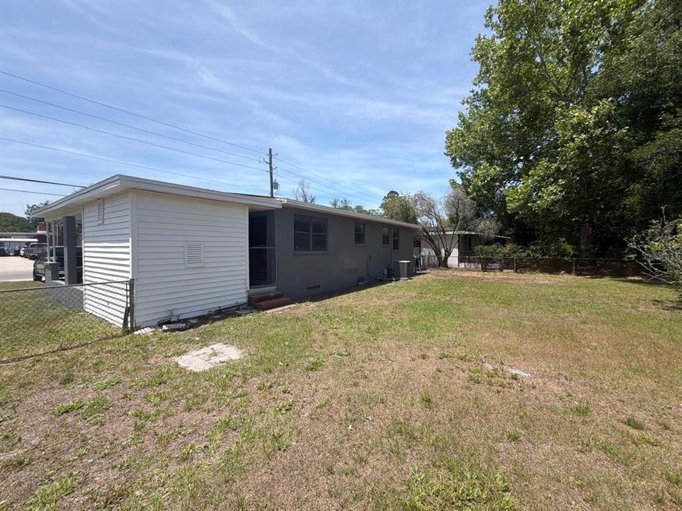 For Sale: $204,500 (3 beds, 1 baths, 1040 Square Feet)