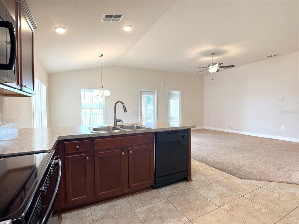 For Rent: $1,850 (3 beds, 2 baths, 1397 Square Feet)