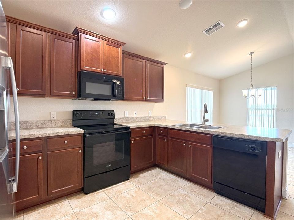 For Rent: $1,850 (3 beds, 2 baths, 1397 Square Feet)