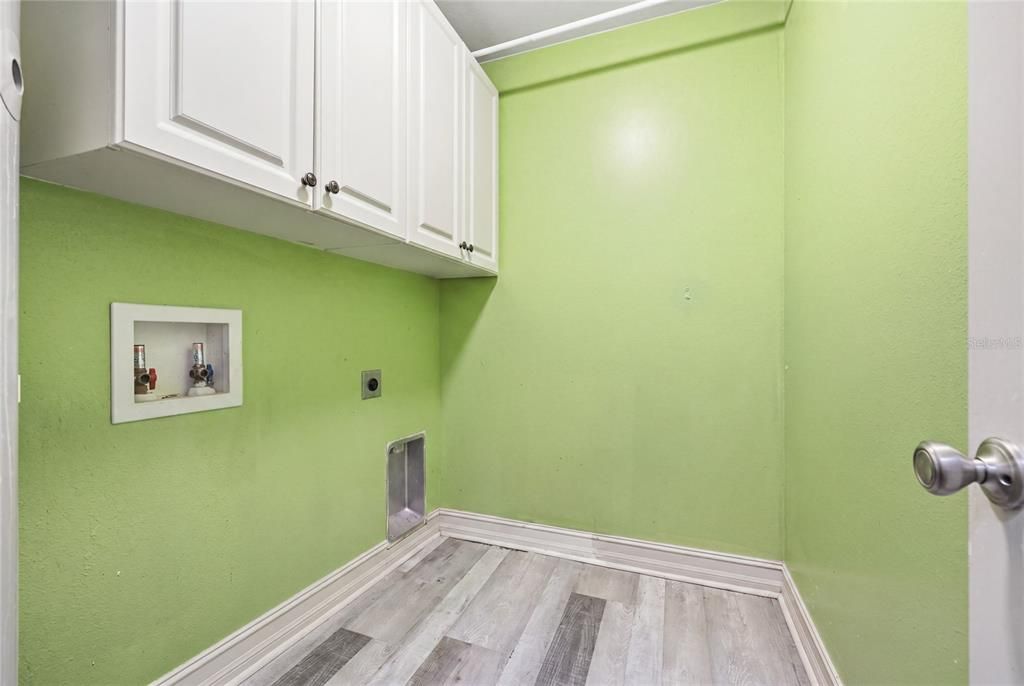 En Venta: $399,000 (4 camas, 3 baños, 2213 Pies cuadrados)