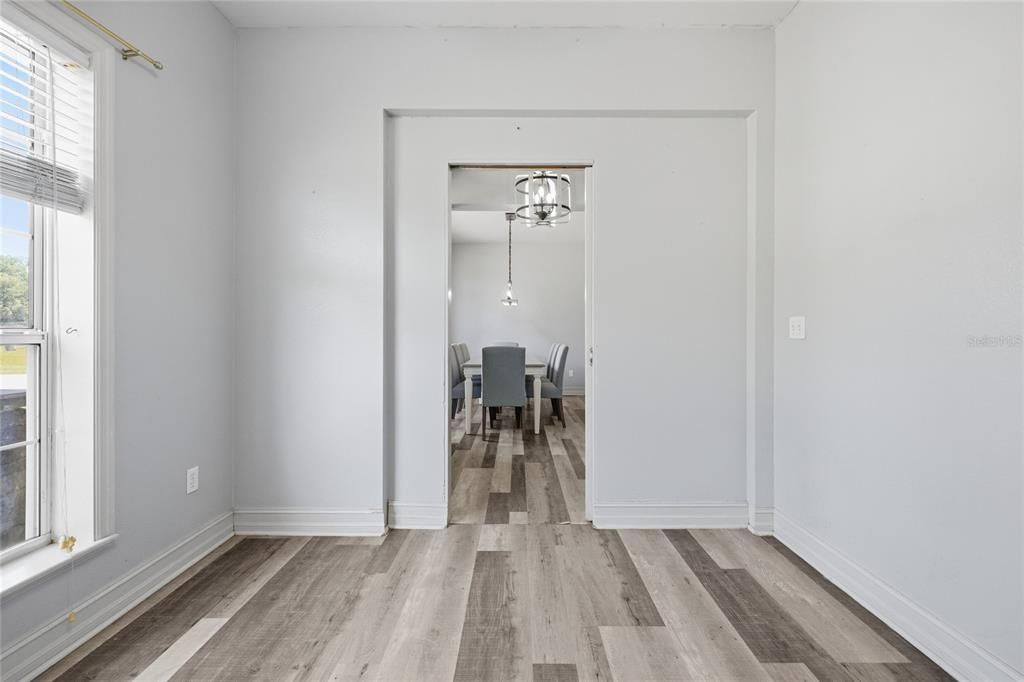 En Venta: $399,000 (4 camas, 3 baños, 2213 Pies cuadrados)