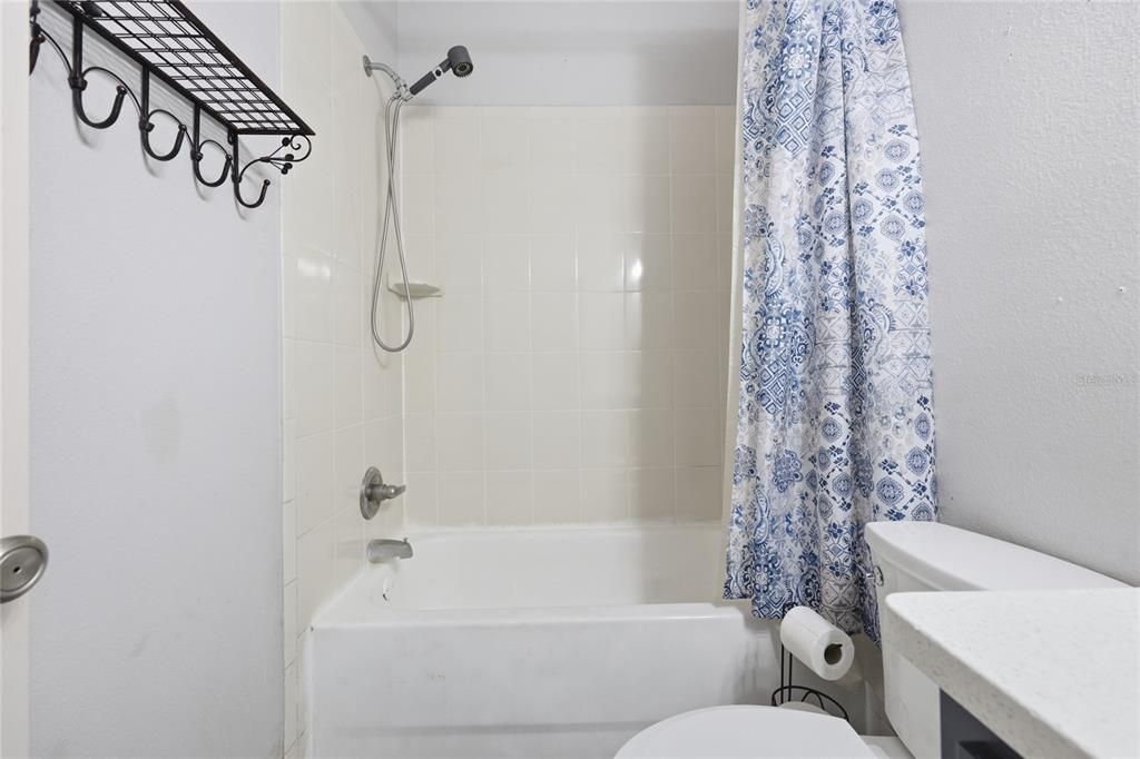 En Venta: $399,000 (4 camas, 3 baños, 2213 Pies cuadrados)