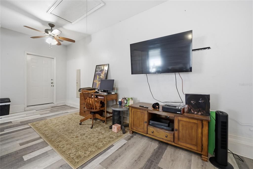 En Venta: $399,000 (4 camas, 3 baños, 2213 Pies cuadrados)