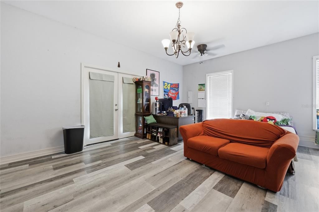 En Venta: $399,000 (4 camas, 3 baños, 2213 Pies cuadrados)