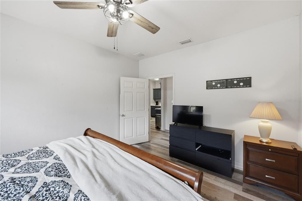 En Venta: $399,000 (4 camas, 3 baños, 2213 Pies cuadrados)