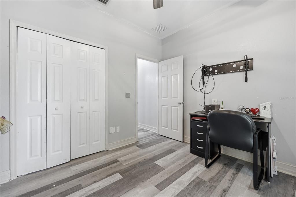 En Venta: $399,000 (4 camas, 3 baños, 2213 Pies cuadrados)