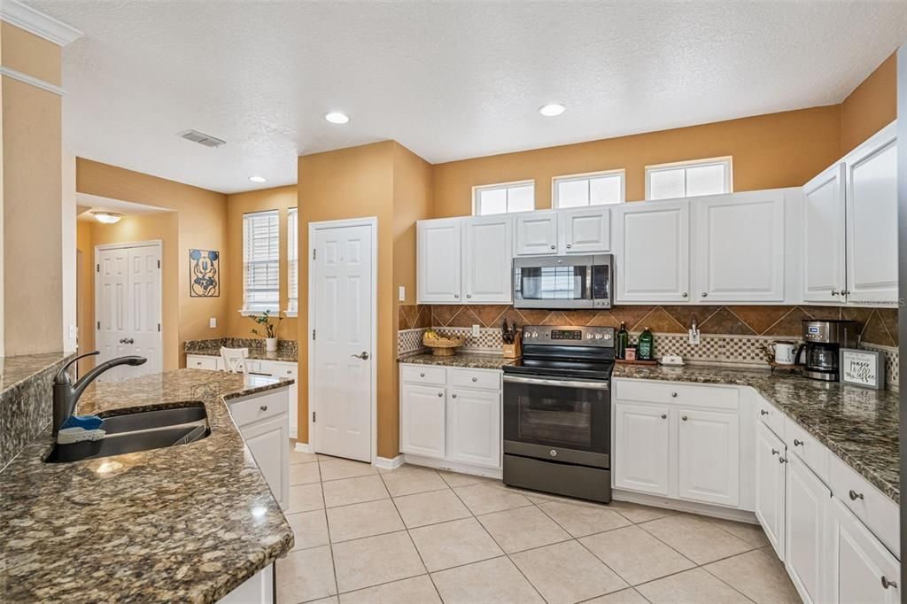 For Sale: $755,000 (3 beds, 2 baths, 2077 Square Feet)