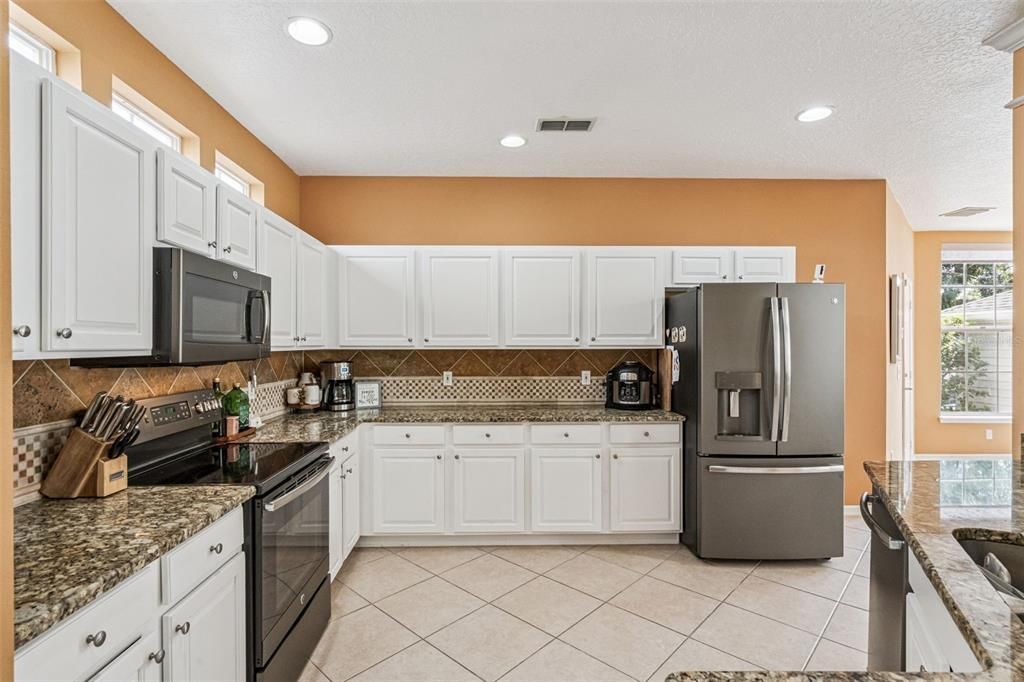 For Sale: $755,000 (3 beds, 2 baths, 2077 Square Feet)