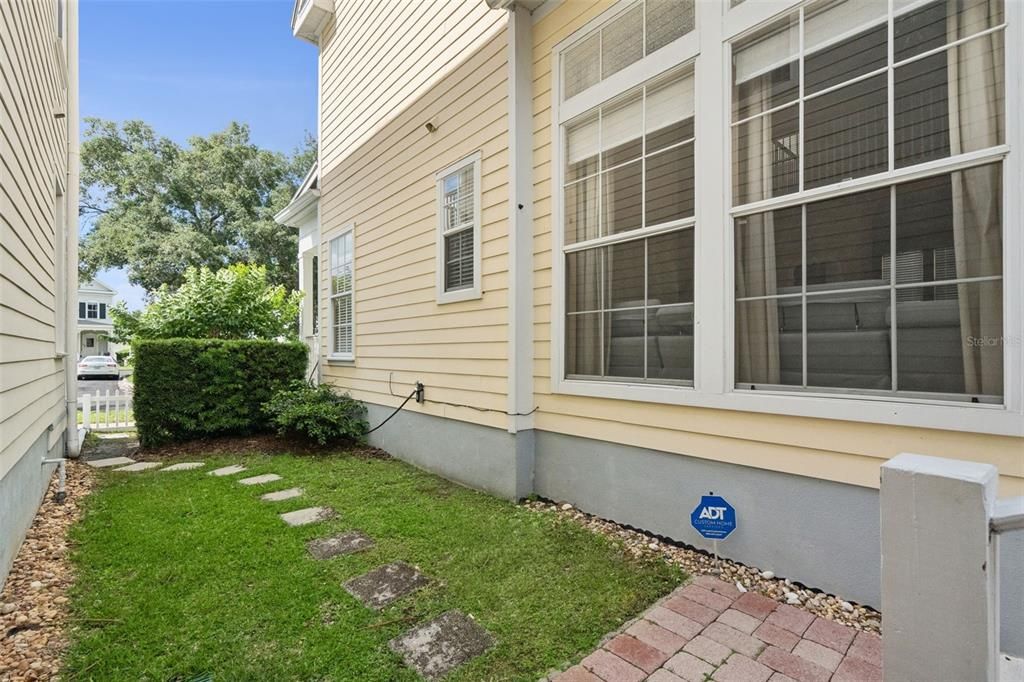 For Sale: $755,000 (3 beds, 2 baths, 2077 Square Feet)
