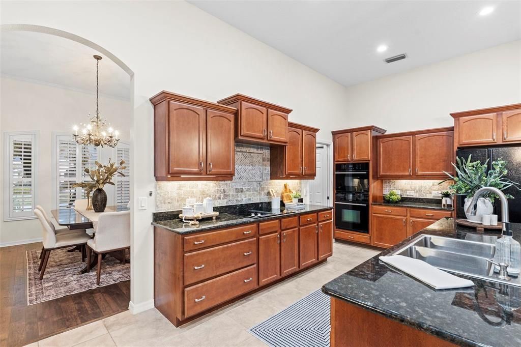 En Venta: $729,000 (4 camas, 3 baños, 2802 Pies cuadrados)