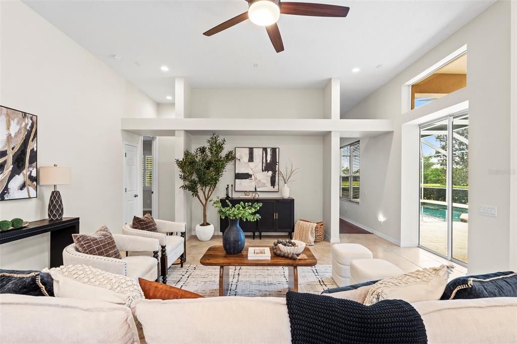 En Venta: $729,000 (4 camas, 3 baños, 2802 Pies cuadrados)