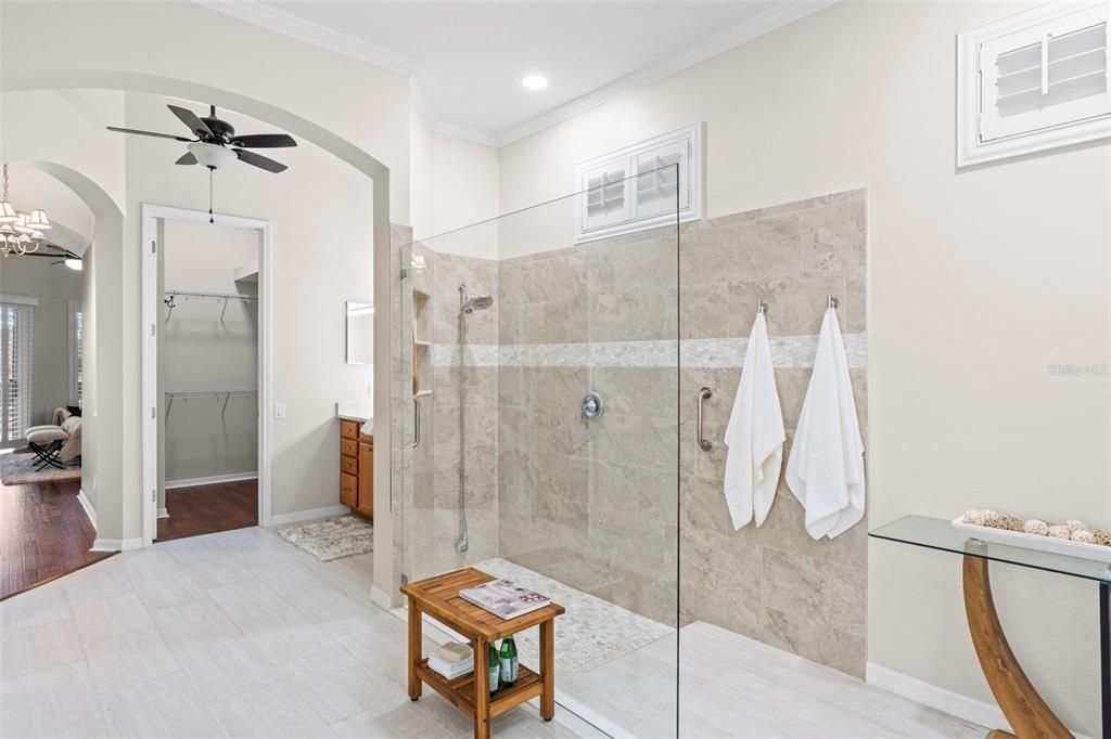 En Venta: $729,000 (4 camas, 3 baños, 2802 Pies cuadrados)