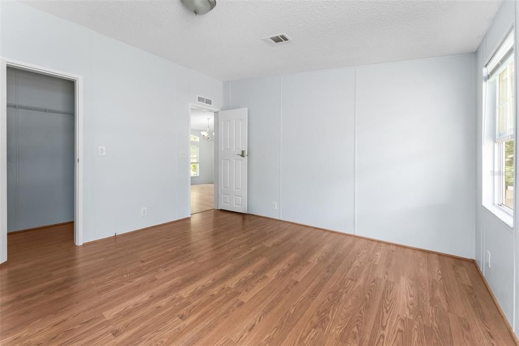 For Sale: $199,000 (3 beds, 2 baths, 1296 Square Feet)