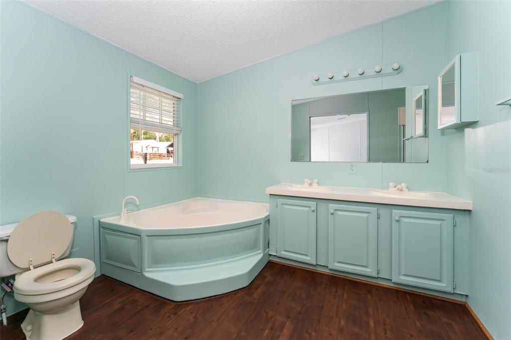 For Sale: $199,000 (3 beds, 2 baths, 1296 Square Feet)