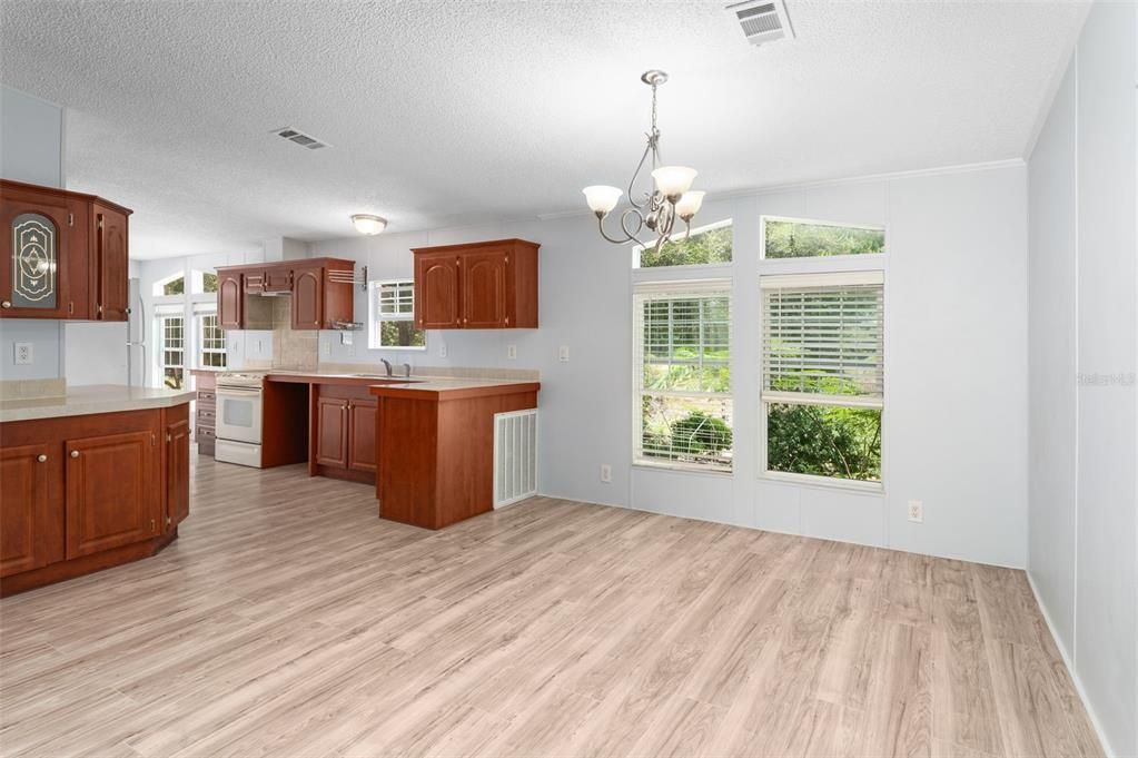 For Sale: $199,000 (3 beds, 2 baths, 1296 Square Feet)