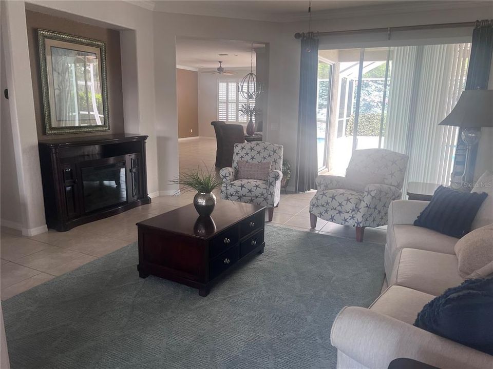 For Sale: $624,900 (3 beds, 2 baths, 2413 Square Feet)