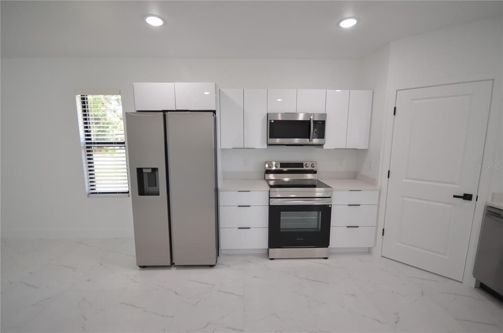 For Rent: $2,600 (4 beds, 2 baths, 1367 Square Feet)