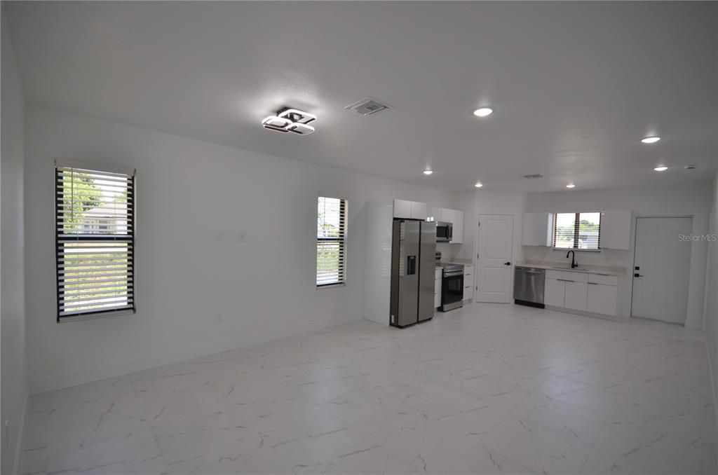 For Rent: $2,600 (4 beds, 2 baths, 1367 Square Feet)