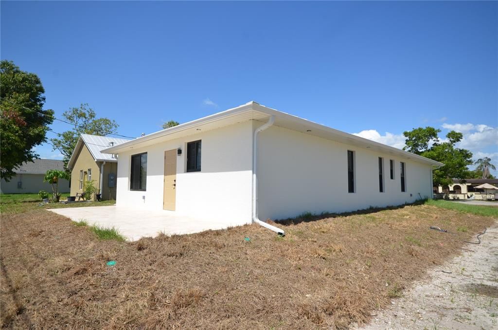For Rent: $2,600 (4 beds, 2 baths, 1367 Square Feet)
