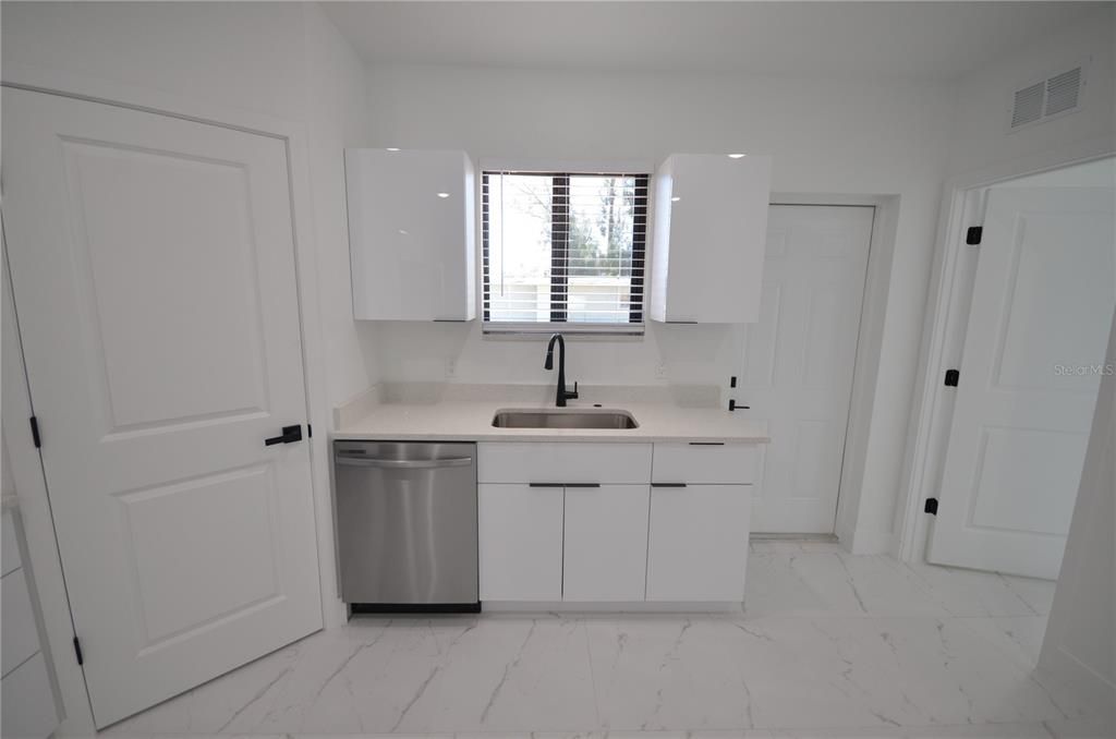 For Rent: $2,600 (4 beds, 2 baths, 1367 Square Feet)