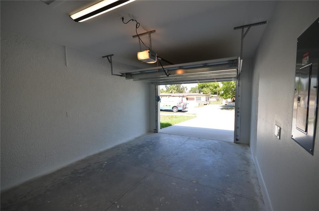 For Rent: $2,600 (4 beds, 2 baths, 1367 Square Feet)