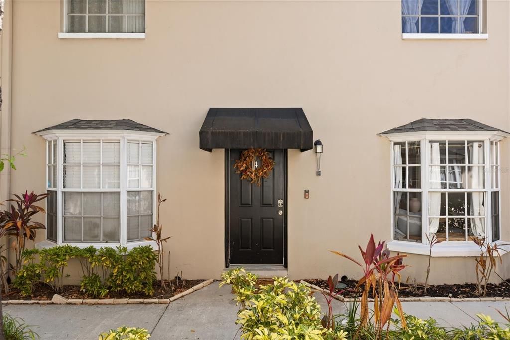 Active With Contract: $390,000 (2 beds, 1 baths, 1132 Square Feet)