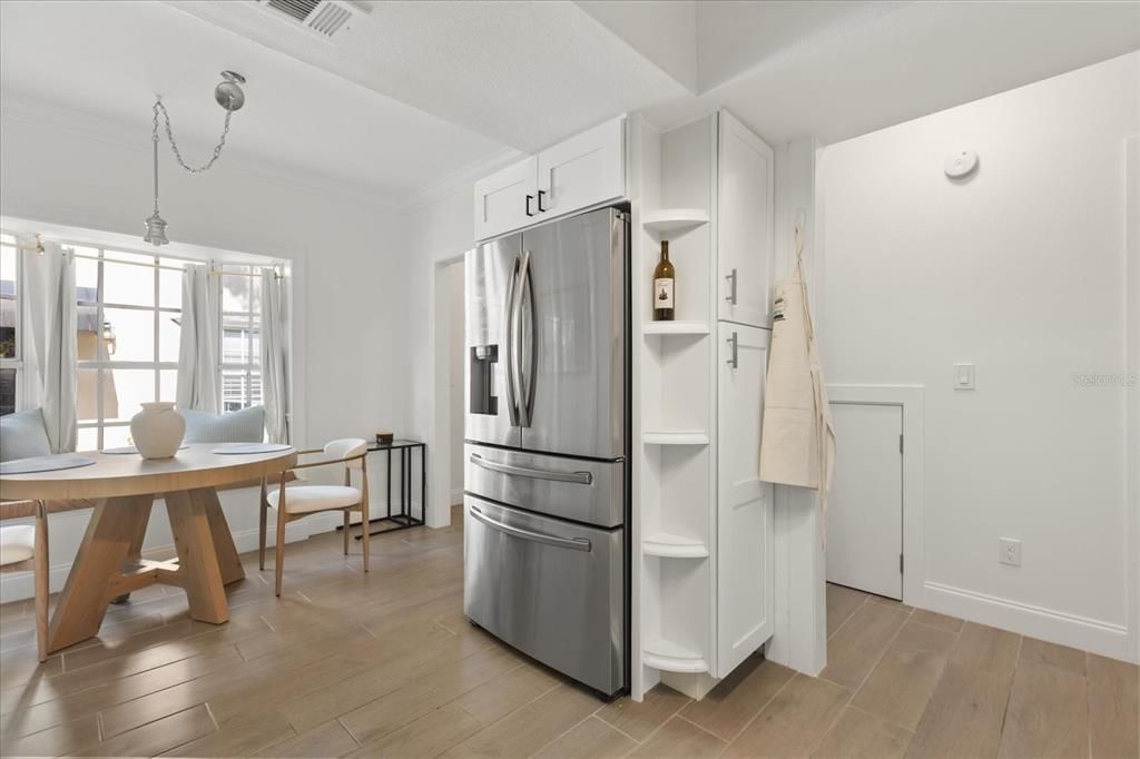 Active With Contract: $390,000 (2 beds, 1 baths, 1132 Square Feet)