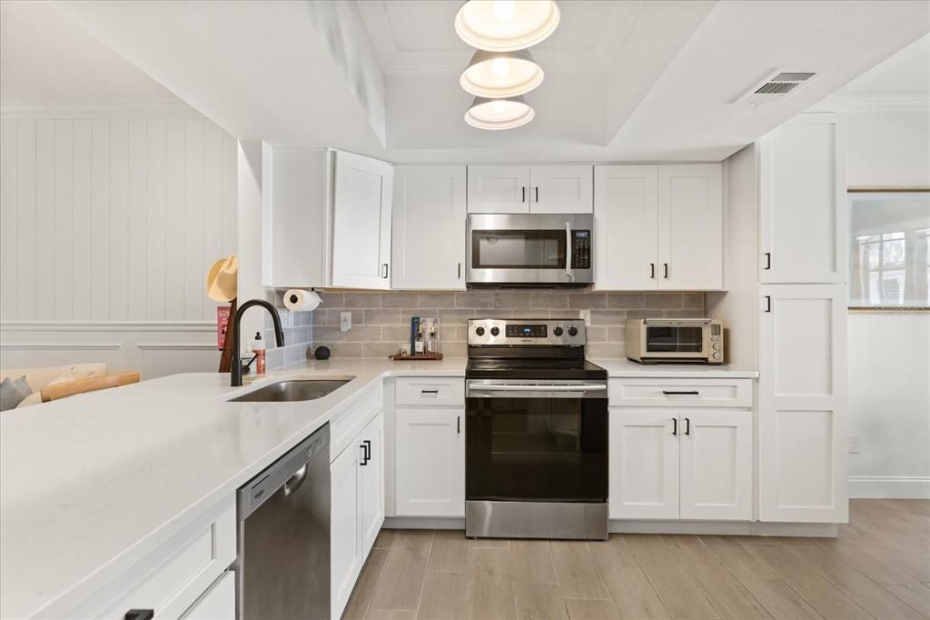 Active With Contract: $390,000 (2 beds, 1 baths, 1132 Square Feet)