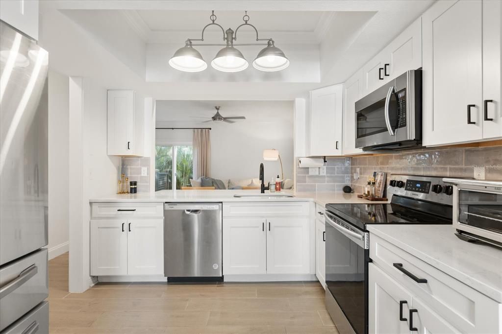 Active With Contract: $390,000 (2 beds, 1 baths, 1132 Square Feet)