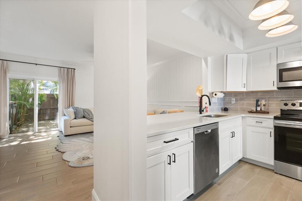 Active With Contract: $390,000 (2 beds, 1 baths, 1132 Square Feet)