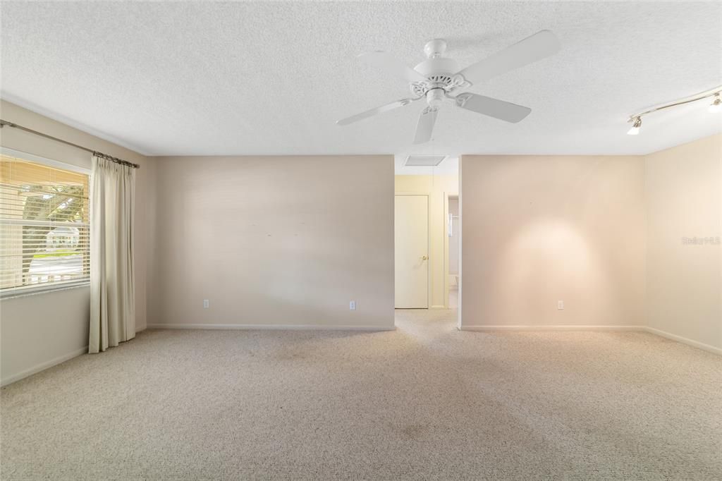 Active With Contract: $125,000 (2 beds, 2 baths, 1531 Square Feet)