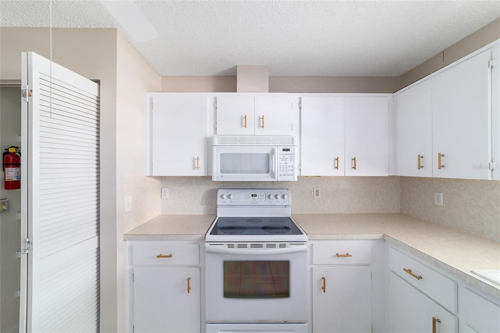Active With Contract: $125,000 (2 beds, 2 baths, 1531 Square Feet)