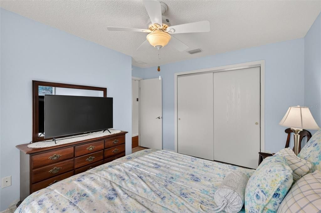 Active With Contract: $229,900 (2 beds, 2 baths, 1202 Square Feet)