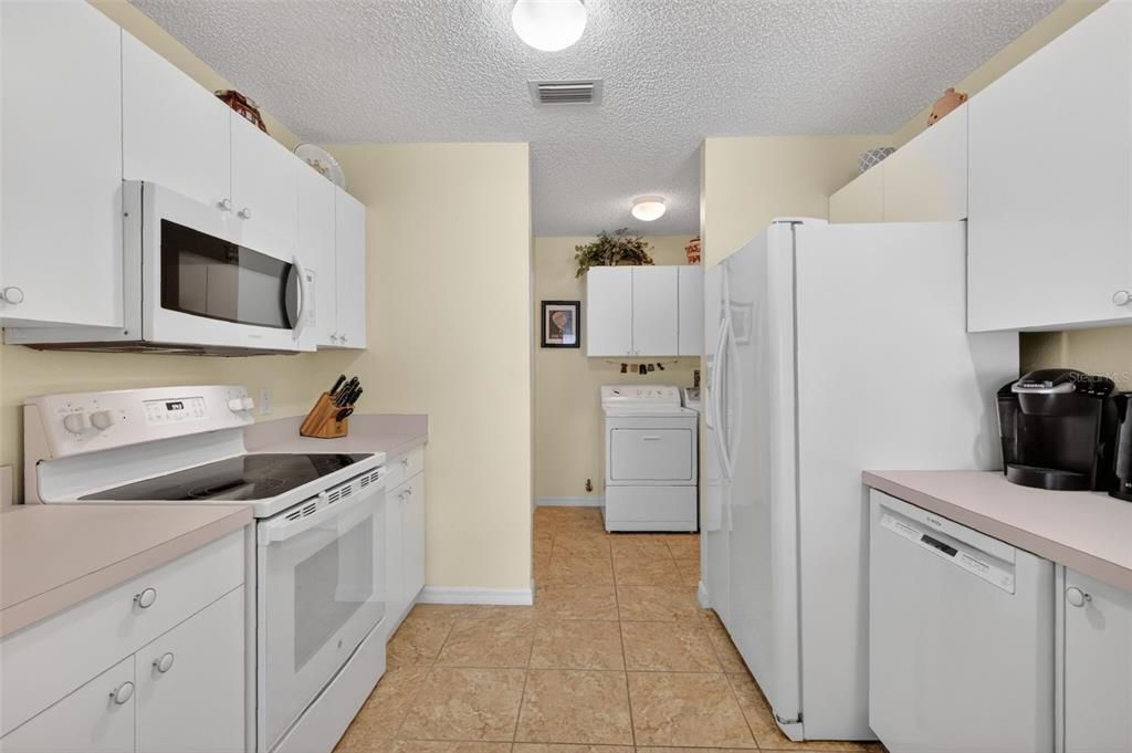 Active With Contract: $229,900 (2 beds, 2 baths, 1202 Square Feet)