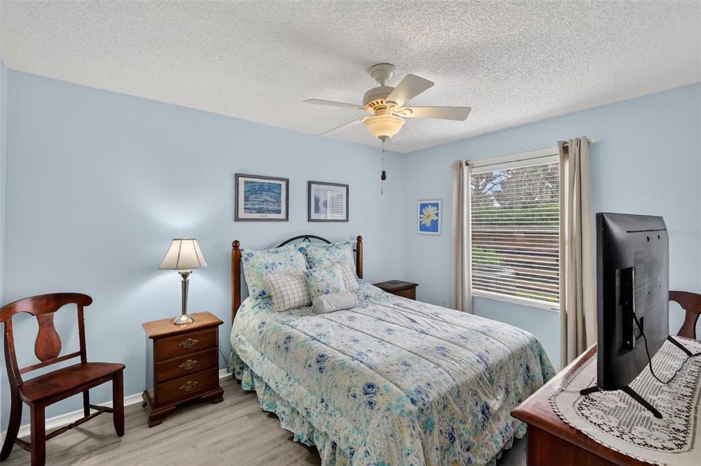 Active With Contract: $229,900 (2 beds, 2 baths, 1202 Square Feet)