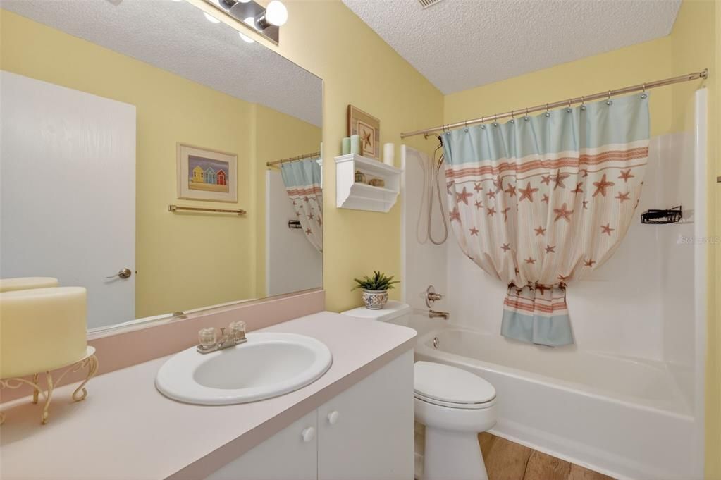 Active With Contract: $229,900 (2 beds, 2 baths, 1202 Square Feet)