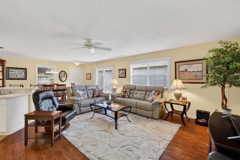 Active With Contract: $229,900 (2 beds, 2 baths, 1202 Square Feet)