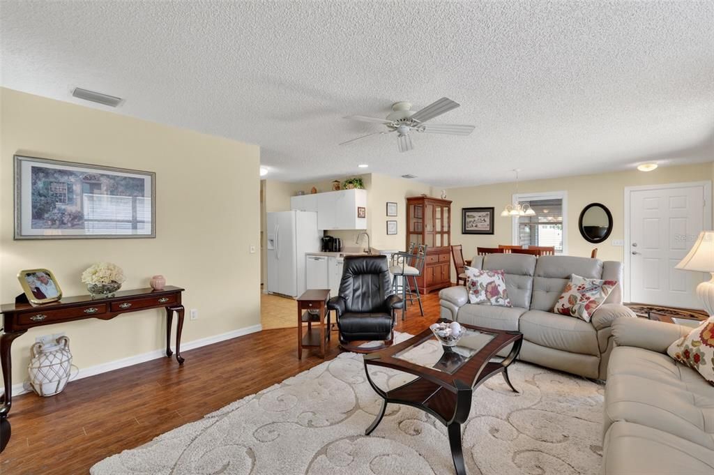 Active With Contract: $229,900 (2 beds, 2 baths, 1202 Square Feet)