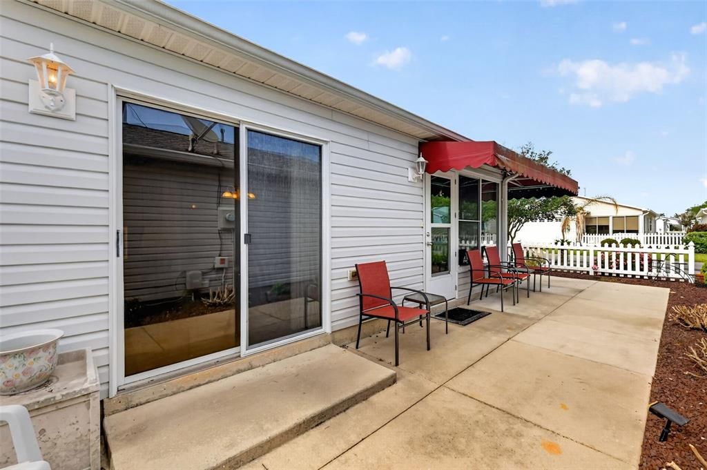 Active With Contract: $229,900 (2 beds, 2 baths, 1202 Square Feet)